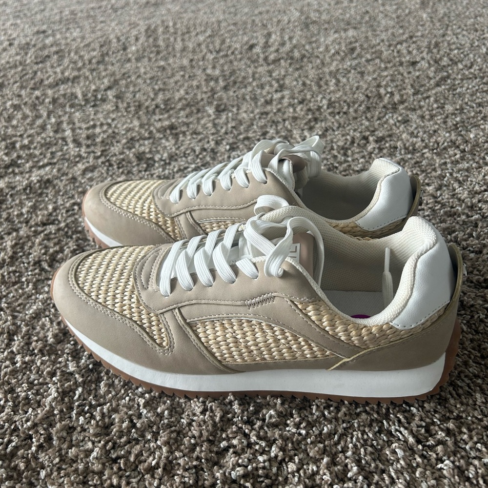 Steve Madden Cream and White Textured Sneakers